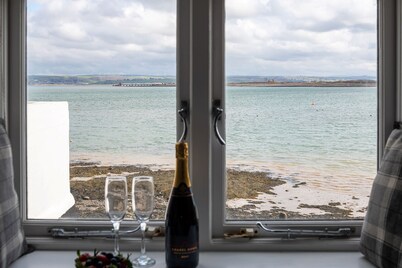 2 Bed apartment in a fantastic waterfront setting