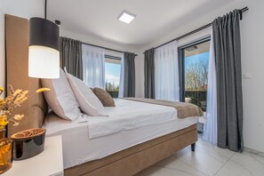 3 chambres, fer et planche à repasser, Wi-Fi gratuit, draps fournis