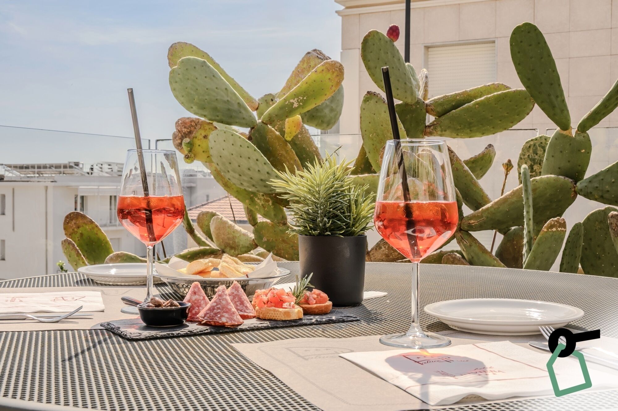 Bar (trong khuôn viên)