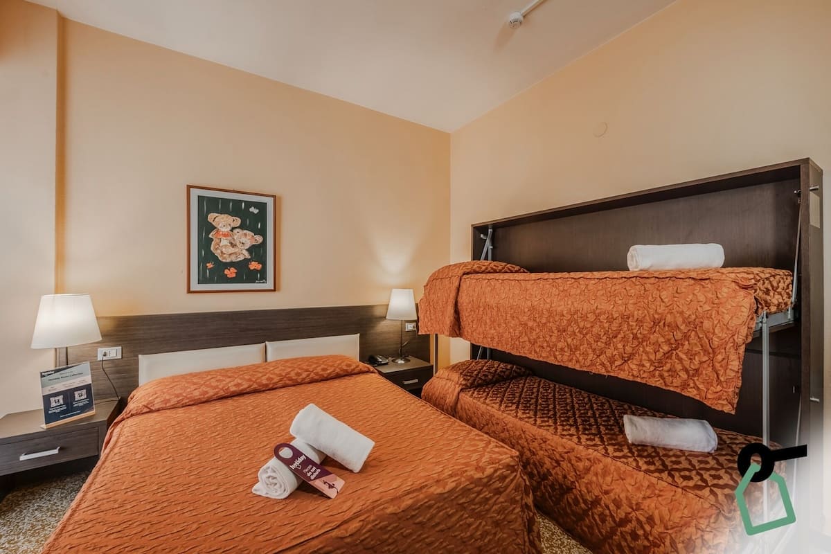 Quadruple Room | In-room safe, desk, free WiFi