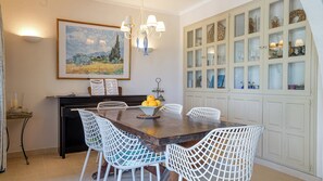 Dining - Holiday home Bel Coll 8p airco pool and views (L'Escala)