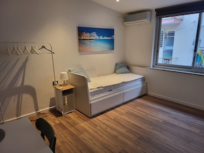 1 habitación, wifi y ropa de cama