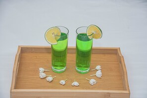 朝食 (フル ブレックファスト)、毎日提供 (1 名様 2000 LKR)