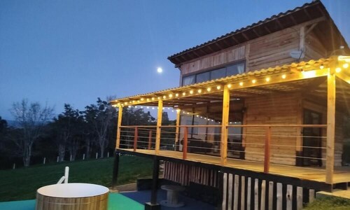 Cabaña Privada+Tina+Bbq+Wifi+Hamaca+Hoguera+TV+

Compartir

Guardar