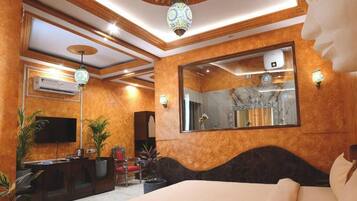 2 chambres, coffres-forts dans les chambres, bureau