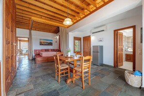 Penthouse Suite with Sea View | Living area - Arte Pefki Beachfront Suites (Rhodes)