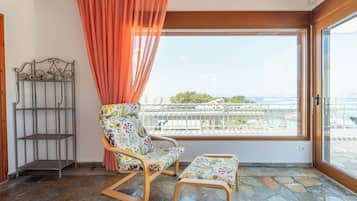 Traditional Apartment, Sea View | In-room safe, free WiFi