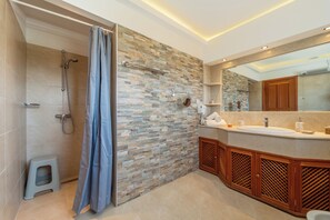 Penthouse Suite with Sea View | Bathroom | Slippers - Arte Pefki Beachfront Suites (Rhodes)