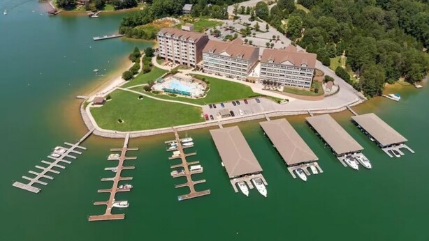 An aerial view of a hotel with a marina, a swimming pool, and a large building with multiple floors. - Spacious little condo at SML- Mariner's Landing Resort (Huddleston)