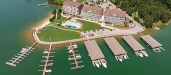 Spacious little condo at SML- Mariner's Landing Resort