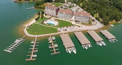 Spacious little condo at SML- Mariner's Landing Resort