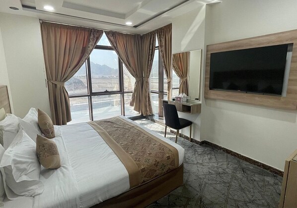 Luxury Double Room, Mountain View | Egyptian cotton sheets, premium bedding, minibar, iron/ironing board - Rest Inn (Madinah)