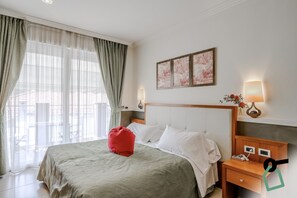 Superior Double Room, Sea View | Minibar, in-room safe, free WiFi, bed sheets - Hotiday Room Collection - Alassio Centro (Alassio)