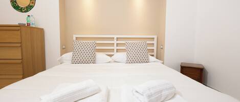 2 chambres, fer et planche à repasser, Wi-Fi gratuit, draps fournis