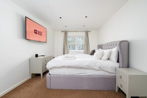 2 bedrooms, iron/ironing board, Internet, bed sheets