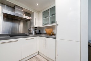 Réfrigérateur, micro-ondes, four, lave-vaisselle