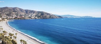 FRONT LINE BEACH PENTHOUSE