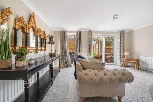 Spacious and pet-friendly stay near New Forest