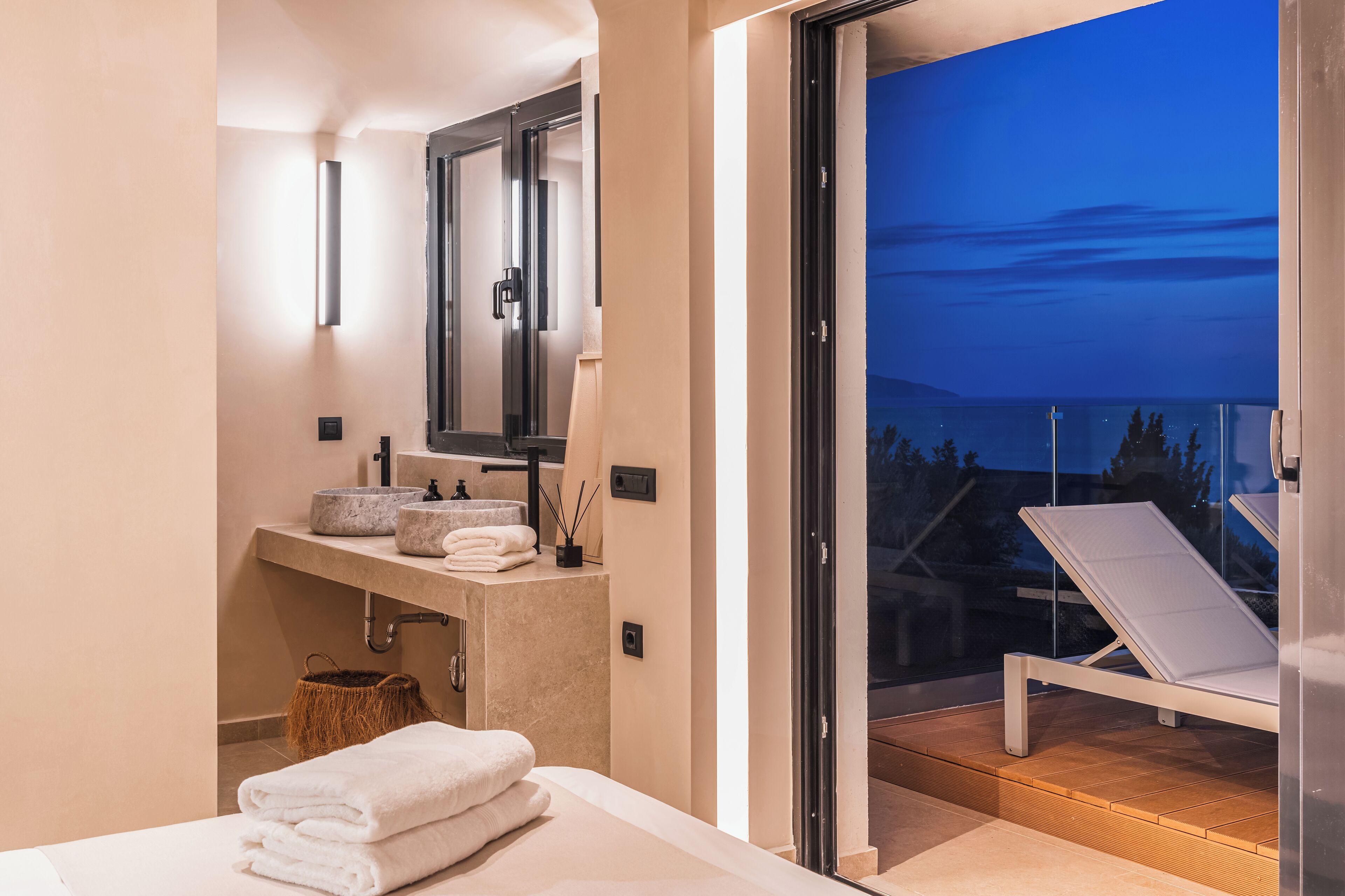 Superior Villa, Private Pool & Sea View | 1 soverom, strykejern/-brett, wi-fi (inkludert) og sengetøy