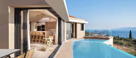 Superior Villa, Private Pool & Sea View | Private pool