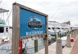 Marina - Morehead City Promise Land Charming 2-bedroom bungalow with WiFi, AC… (Morehead City)