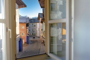 In-room safe, blackout curtains, iron/ironing board, free WiFi - Roomie Alps Hostel (Kitzbuhel)