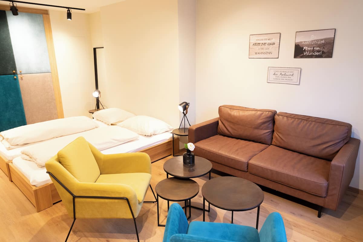 Comfort-Doppel- oder -Zweibettzimmer, Stadtblick | Zimmersafe, Verdunkelungsvorhänge, Bügeleisen/Bügelbrett