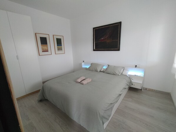 1 bedroom, WiFi, bed sheets