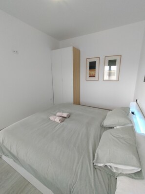 1 bedroom, WiFi, bed sheets