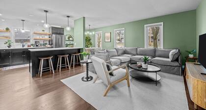 Walk to downtown St. Charles: Hot Tub, 4K TV Surround Sound, Espresso, Fire pit!