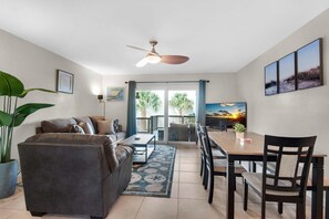 House, 1 King Bed with Sofa bed (Seahorse Siesta) | Living area