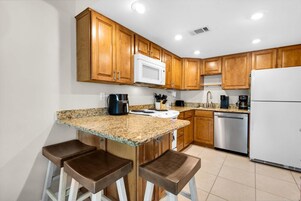 House, 1 King Bed with Sofa bed (Seahorse Siesta) | Private kitchen