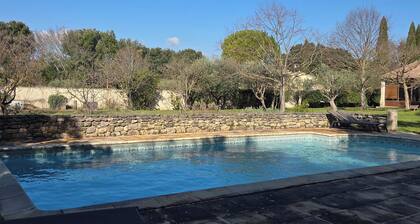 TrÚs jolie villa avec piscine en DrÎme Provençale à Solérieux