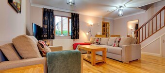 Pass the Keys | Spacious Modern Home near River Cam | Free Parking