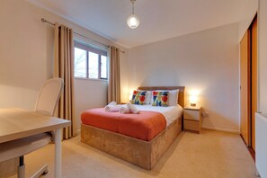 4 chambres, fer et planche à repasser, lit parapluie, Wi-Fi gratuit
