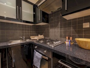 Réfrigérateur, micro-ondes, four, grille-pain