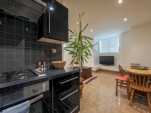 Pass the Keys | Stylish Flat - 20 Mins from Central London
