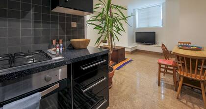 Pass the Keys | Stylish Flat - 20 Mins from Central London