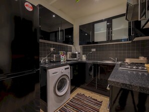 Réfrigérateur, micro-ondes, four, grille-pain