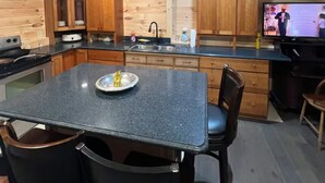 Private kitchen - Charming 1-bedroom house with WiFi, Fireplace, Wooded Walking Trails (Rumford)