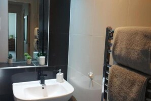 Appartamento | Bagno | Combinazione doccia/vasca, vasca da bagno a immersione totale