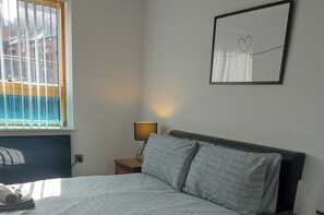 Apartment | 2 bedrooms, iron/ironing board, free WiFi, bed sheets - Modern 2-bed Apartment -12 Min Walk to Centre (Sheffield)