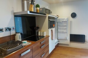 Appartamento | Cucina privata | Frigorifero, microonde, forno, piano cottura
