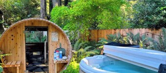 Redwoods and Waves Retreat, Hot Tub & Sauna, Pet Friendly