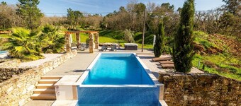3-bedroom peaceful house with private swimming pool and whirlpool. AC & WiFi.