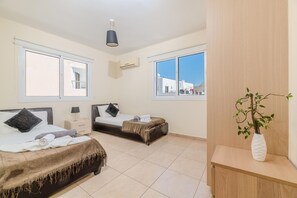 1 chambre, fer et planche à repasser, Wi-Fi gratuit, draps fournis