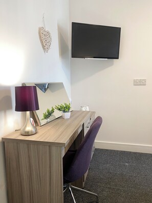 雙人房, 1 張標準雙人床, 非吸煙房, 獨立浴室 | 熨斗/熨衫板、免費 Wi-Fi、床單