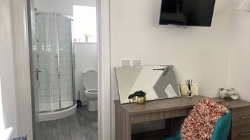 Standard Double Room, 1 Double Bed, Non Smoking, Ensuite | Bathroom | Shower, hair dryer, towels, soap