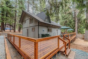 Exterior - Cozy 2-bedroom chalet in charming Buckhorn area of Pioneer with WiFi, AC (Pioneer)