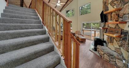 Cozy 2-bedroom chalet in charming Buckhorn area of Pioneer with WiFi, AC